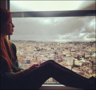 Quelle est la chanson du premier et du dernier épisode chantée par Dove Cameron pour la série ''Liv et Maddie'' ?