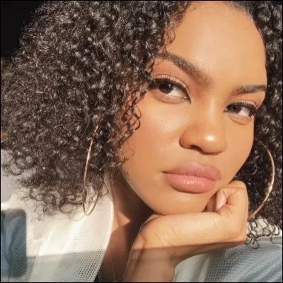 Quel est le clip dans lequel Sabrina Carpenter apparaît avec sa sœur ?