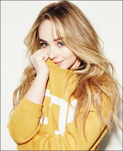 Quel est le titre de Sofia Carson qui était nominé dans la radio Disney musique Award en 2018 ?