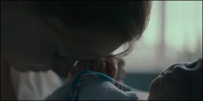 Quel est le prénom de la fille de Louise Banks, un prénom particulier ayant un rapport direct avec la structure de langage de ces visiteurs ?