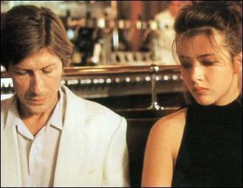 Elle est blanche face  Jacques Dutronc dans ce film