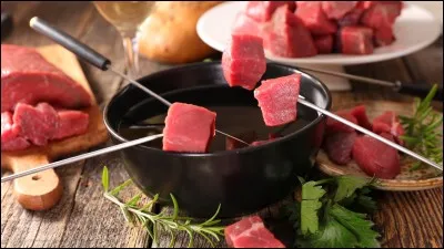 Dans quelle fondue trempe-t-on la viande dans du vin rouge ?