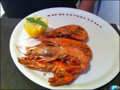 Avec quel alcool flambe-t-on généralement les gambas ?