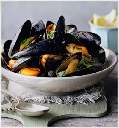 Quel alcool est indispensable à la confection des moules marinières ?