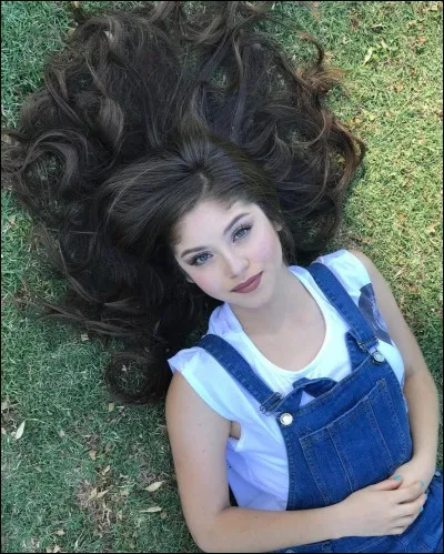 Dans quelle série de Disney Channel joue-t-elle le personnage principal ?