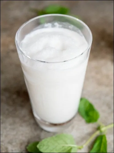 A base de quoi faite l'ayran, l'une des boissons froides les plus populaires en Turquie ?