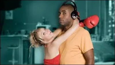 Dans "Scènes de ménages", Cédric est en couple avec la blonde Marion.