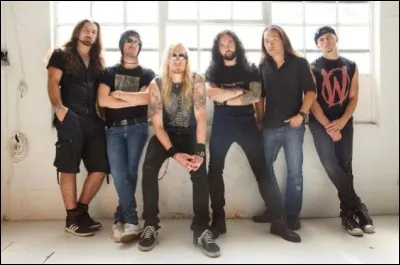 Trois des membres de Dragonforce étaient dans un groupe de White Power avant de former le groupe de Speed mélodique, et une de leur chanson s'appelait "Kill All the Faggots".