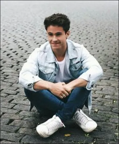 Sim&oacute;n est le...