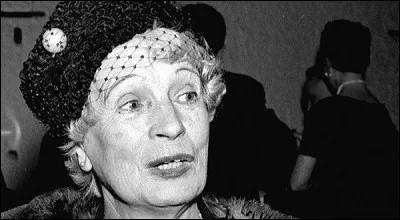 M) Maison closes (ou maisons de plaisir). Pour finir une petite question qui prête à sourire. Qui est à l'origine de la loi sur la fermeture des maisons closes ?