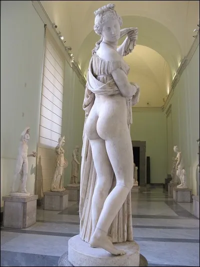 F) Fesses. Quel est le qualificatif d'une statue qui a de belles fesses (une femme aussi) ?