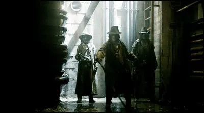 Quelles sont les dernières paroles de Stiles avant d'être emporté par les cavaliers fantômes et à qui s'adresse-t-il ?