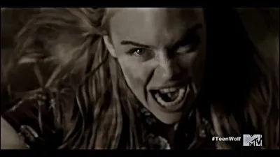 En quoi se transforme Lydia lorsqu'elle se fait mordre ?