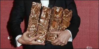 Quel prestigieux prix, anciennement appelé "Étoile de cristal" récompense les personnes dans le monde du cinéma en France ?