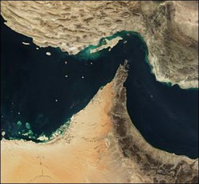 Le détroit d'Ormuz, à l'entrée du Golfe Arabo-Persique a une importance décisive quant au trafic international du pétrole. Quels sont les 3 pays frontaliers de ce détroit ?