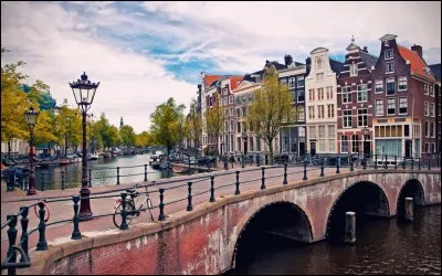 Amsterdam est la capitale de la Finlande
