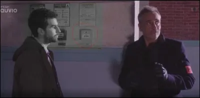 De quelle couleur est le boitier de droite, celui du gaz ?