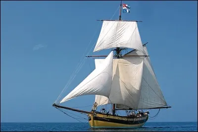 Qui chantait "J'ai sorti la grand voile et j'ai glissé sous le vent" ?