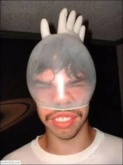 Cette personne est d'une crédulité niaise.