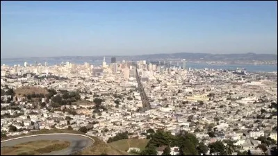 Lequel de ces surnoms n'appartient pas à San Francisco ?