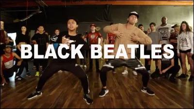 Qui chante "Black Beatles" en 2016 ?