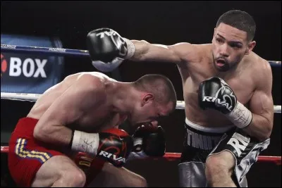 Qui chante "Battez-vous" en 2011 ?