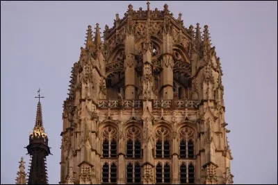 Dans quelle cathédrale peut-on visiter "la tour de Beurre" ?