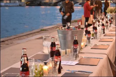 De quoi est généralement composé "l'antipasto" qui caractérise l'entrée des traditionnels repas à rallonge ?