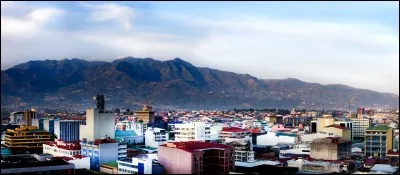 Localisation : Amérique centrale
Habitants : 1 975 000 
Climat : Tropical de savane. 
à voir : Musée du Jade
A vu naître : Rolando Fonseca
Quelle est cette ville ?