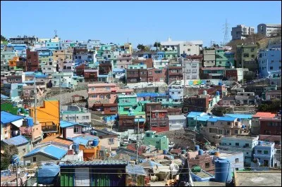 Localisation : Asie 
Habitants : 3 474 534 
Climat : Subtropical humide
à voir : Haedong Yonggungsa
A vu naître : Lee Jun Ki
Quelle est cette ville ?