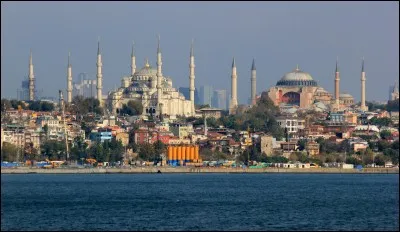 Localisation : Moyen-Orient 
Habitants : 15 030 000 
Climat : Tempéré mais aussi océanique et méditerranéen. 
à voir : Basilique Sainte Sophie
A vu naître : Recep Tayyip Erdogan 
Quelle est cette ville ?