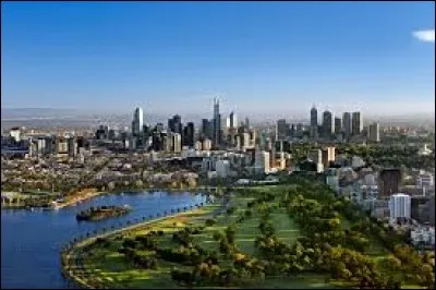 Localisation : Océanie 
Habitants : 4 440 300 
Climat : Océanique
à voir : Yarra Valley 
A vu naître : Cate Blanchett
Quelle est cette ville ?