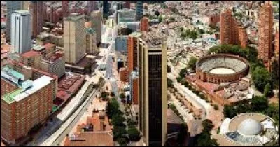 Localisation : Am&eacute;rique du Sud Habitants : 6 778 691Climat : temp&eacute;r&eacute; d'altitude A voir : Mus&eacute;e de l'or A vu na&icirc;tre : Ingrid Betancourt Quelle est cette ville ?