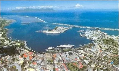 Localisation : Oc&eacute;anieHabitants : 25 769Climat : tropicalA voir : parc BougainvilleA vu na&icirc;tre : Mareva GalanterQuelle est cette ville ?
