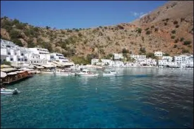 Localisation : Europe Habitants : 55 838 Climat : m&eacute;diterran&eacute;en A voir : Folklore Museum of ChaniaA vu na&icirc;tre : Nana MouskouriQuelle est cette ville ?