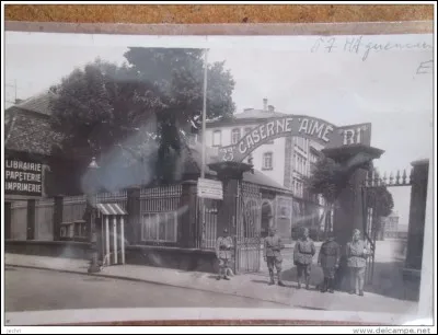 Parmi les casernes et quartiers militaires de Haguenau quel est celui qui n'a jamais existé ?