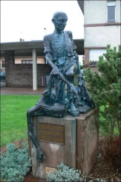 Un monument dédié aux Malgré-Nous détenus et décédés au camp de prisonniers de Tambov en URSS, le Camp 188 a été inauguré on peut le voir...