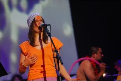 En 2006, Camille présente "Nohara", une création musicale autour du Fil avec une troupe de musiciens de japonais. Comment s'appelle ce groupe ?