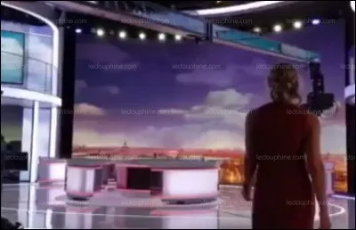 Celui qui parle à la télévision est un...