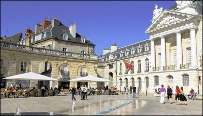 Habitants : 155 114 
Devise : " Moult me tarde" 
Spécialité : la moutarde 
A voir : Palais des ducs 
A vu naître : Denis Brogniart 
Quelle est cette ville ?