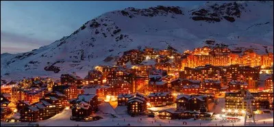 Habitants : 18 969 
Devise : "Souffle de la Savoie, force du monde " 
Spécialité : la fondue savoyarde 
A voir : Maison des JO d'hiver 
A vu naître : Jean-Luc Crétier 
Quelle est cette ville ?