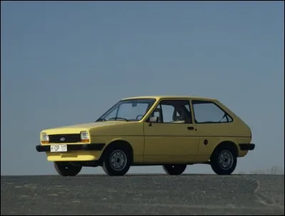 En 1976 la Ford Fiesta avait des ceintures à enrouleur à l'avant et à l'arrière !