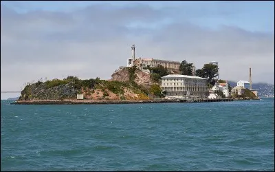 Retournons en Californie avec... San Francisco ! Quel est le nom de la prison qui se situe au large de San Francisco, réputée pour être impénétrable ?