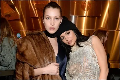 Célébrités, people : Bella Hadid et Kylie Jenner seraient en couple.