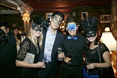 Qui chantait "Au bal masqué, Ohé ! Ohé !"