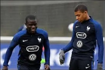 Quel est le nom respectif de ces deux joueurs de foot de l'&eacute;quipe de France ?