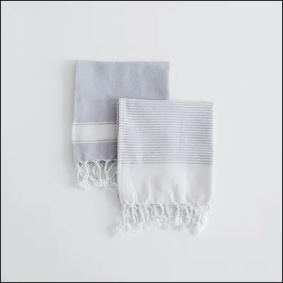 Tout le monde part &eacute;couter le discours du Duce, sauf M.M. et S.L...Voici...