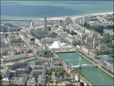 Habitants : 172 366. Devise : "Je nourris et j'&eacute;teins". Sp&eacute;cialit&eacute; : la sole. A voir : &eacute;glise Saint-Joseph. A vu na&icirc;tre : Laurent Ruquier. Quelle est cette ville ?