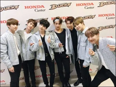 Quel est leur premier album, appartenant à la "School Trilogy" ?