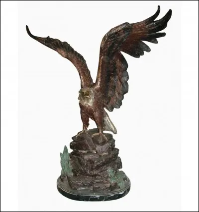À qui appartient l'aigle de bronze ?